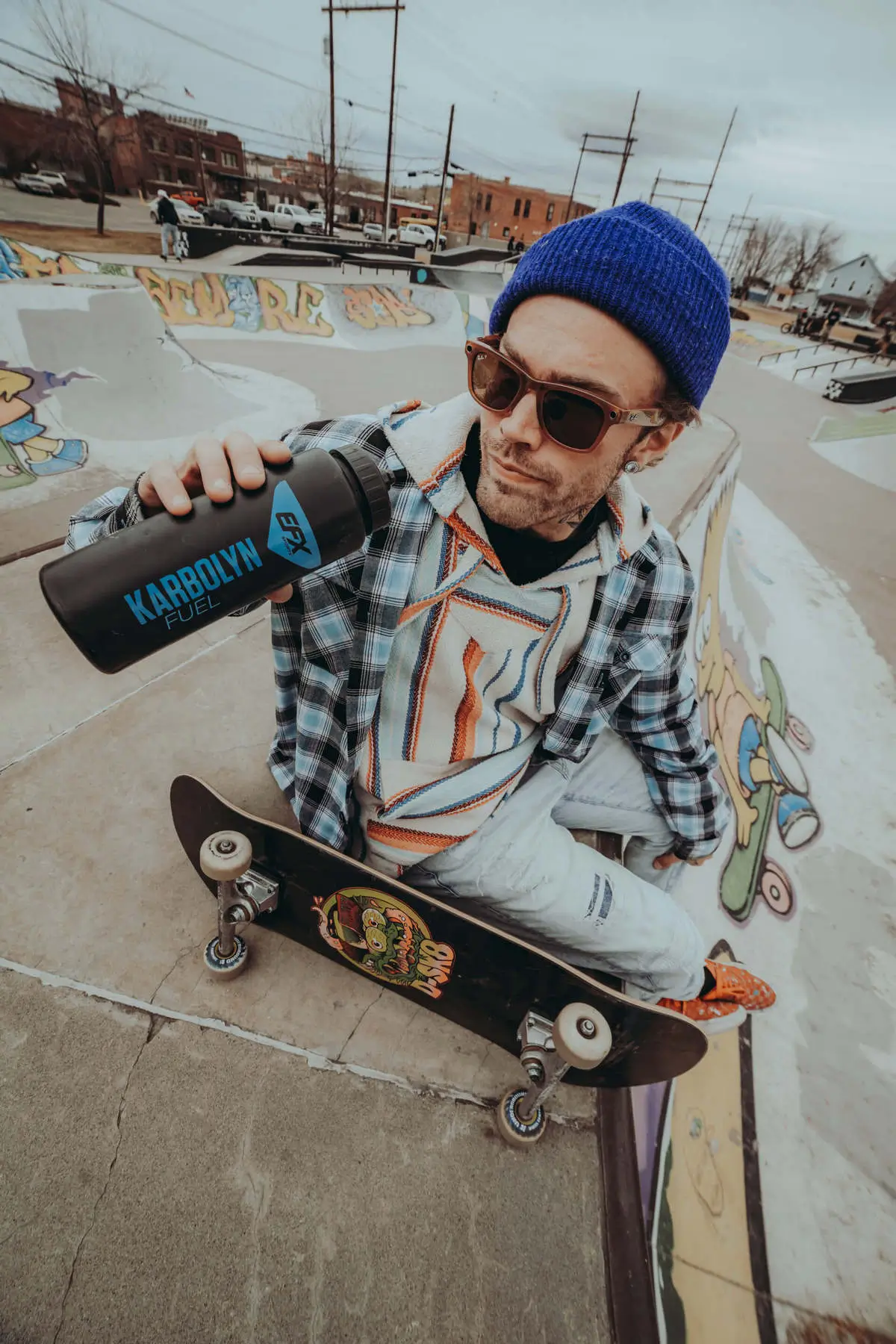 Skateboarder drinking Karbolyn